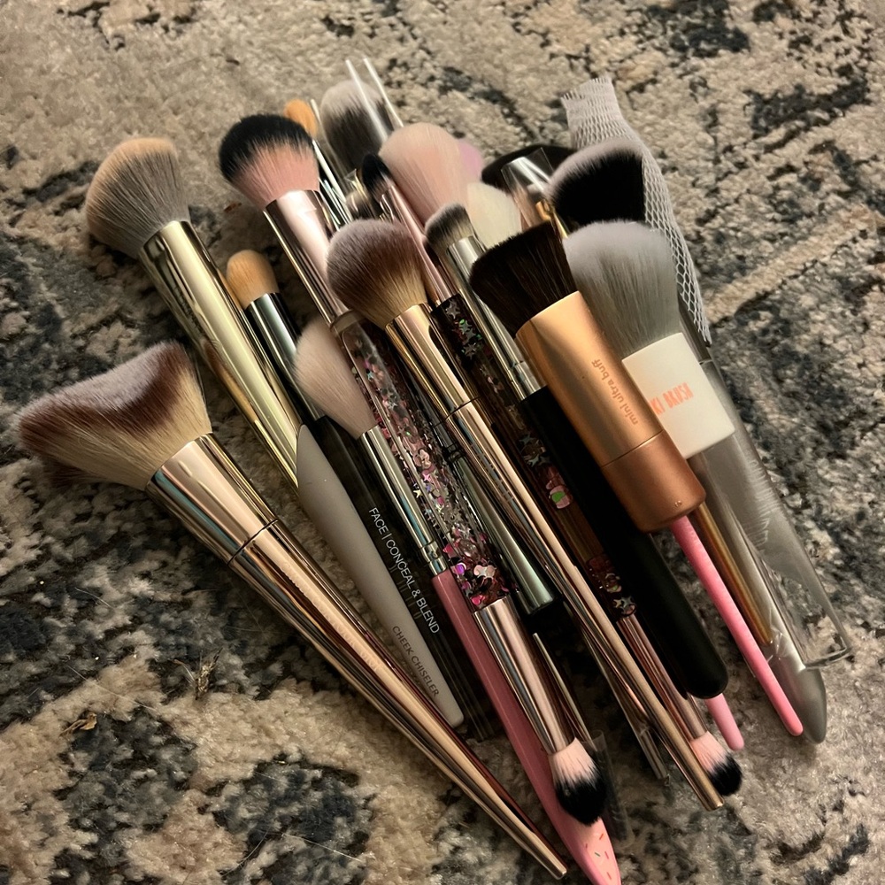 Large Random Brush Bundle